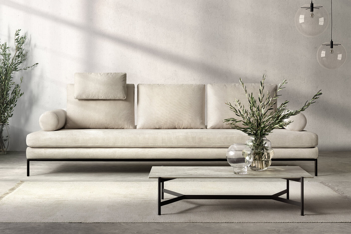 Divano bianco in tessuto, quattro posti, dal design moderno, con poggiatesta aggiuntivo