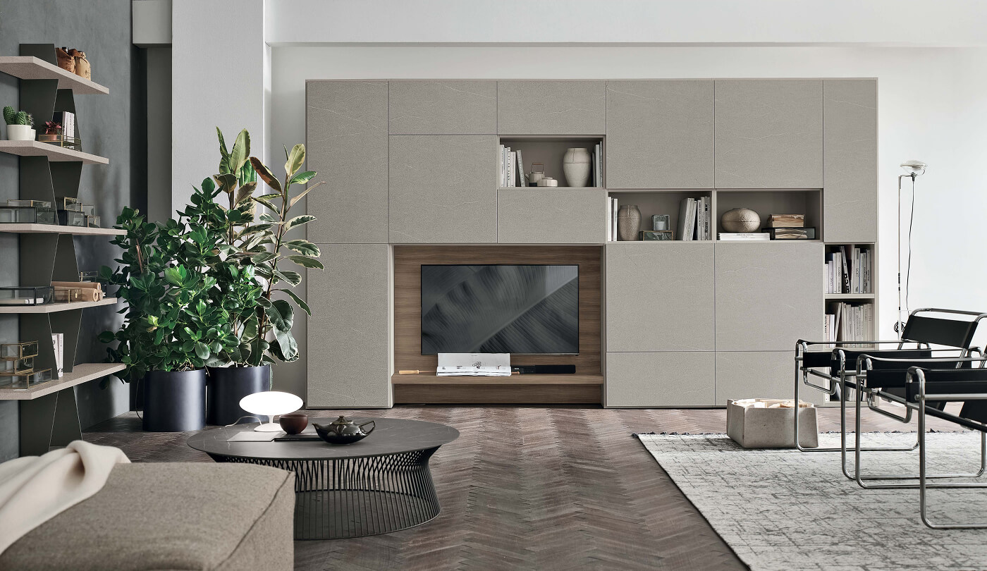 Mobile TV moderno con colonne contenitive verticali in finitura grigia